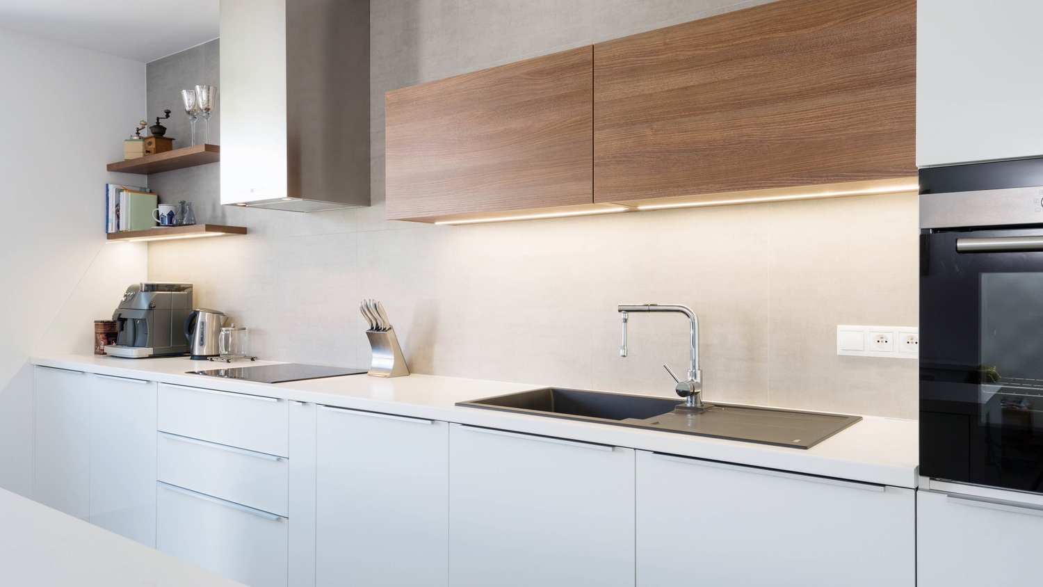 OneSync Undercabinet Flat Panel
